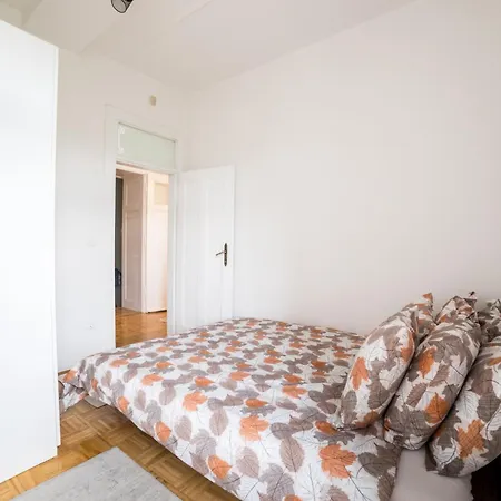 Urban Santiq Center 3-bedroom With Balcony *