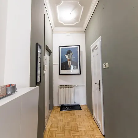 Urban Santiq Center 3-bedroom With Balcony *