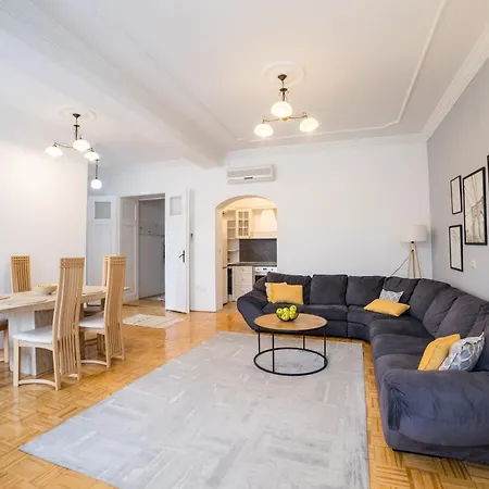 Urban Santiq Center 3-bedroom With Balcony Sarajewo