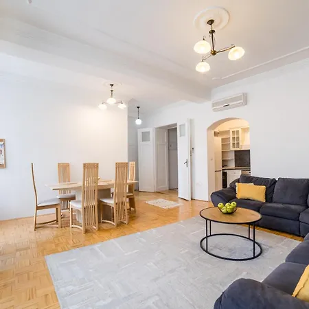 Urban Santiq Center 3-bedroom With Balcony * Sarajewo