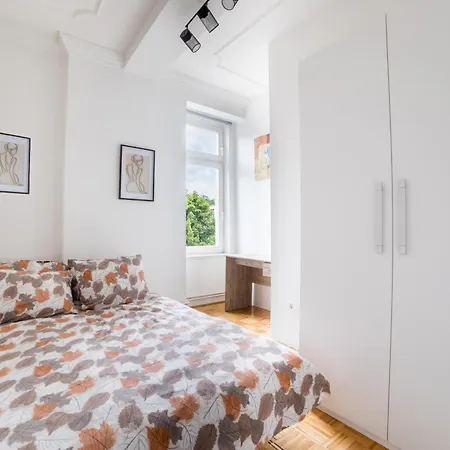 Urban Santiq Center 3-bedroom With Balcony * Sarajewo