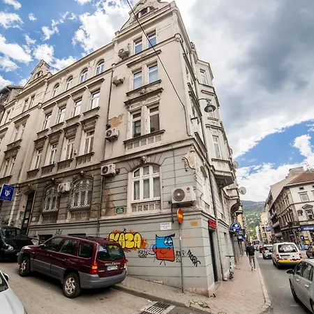 Urban Santiq Center 3-bedroom With Balcony *