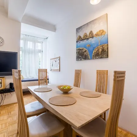 Urban Santiq Center 3-bedroom With Balcony شقة