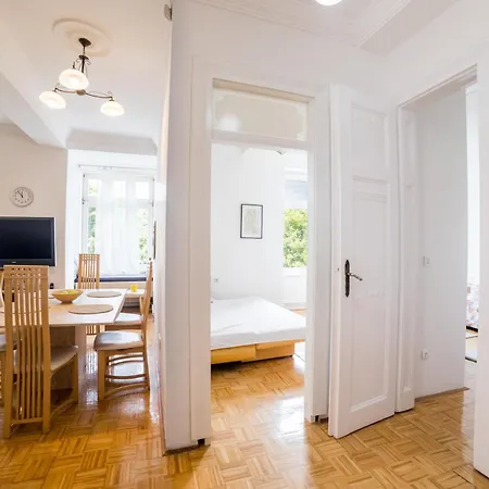 Urban Santiq Center 3-bedroom With Balcony