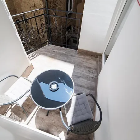 Urban Santiq Center 3-bedroom With Balcony